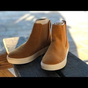 Tan suede tennis high tops